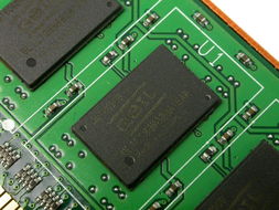 金邦1G DDR3 1333 白金条内存产品图赏与规格解析